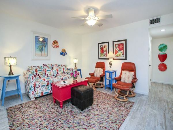 Sanibel Two Bedroom Beach Condo Sleeps Six Communal Pool