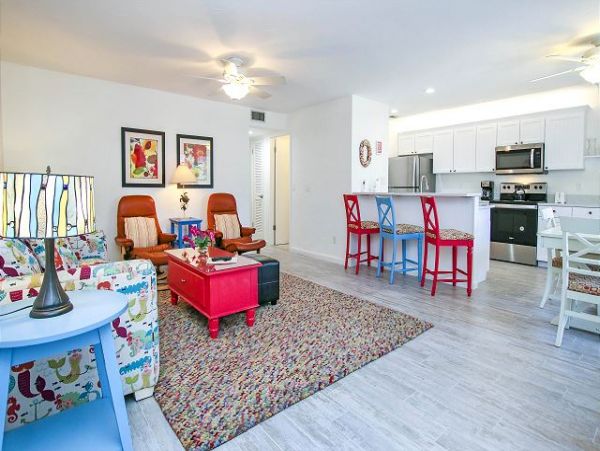 Sanibel Two Bedroom Beach Condo Sleeps Six Communal Pool