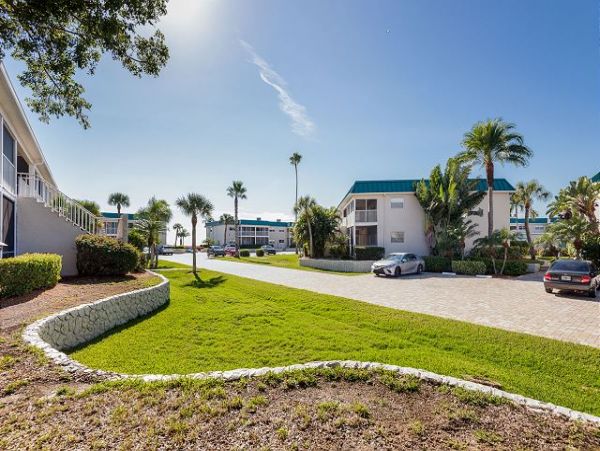 Sanibel Island Beach Vacation Condo Two Bedrooms Sleeps 6