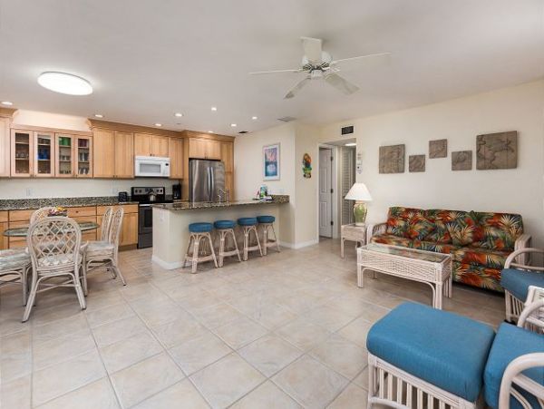 Sanibel Value Condo Stroll to the Beach Two Bedrooms