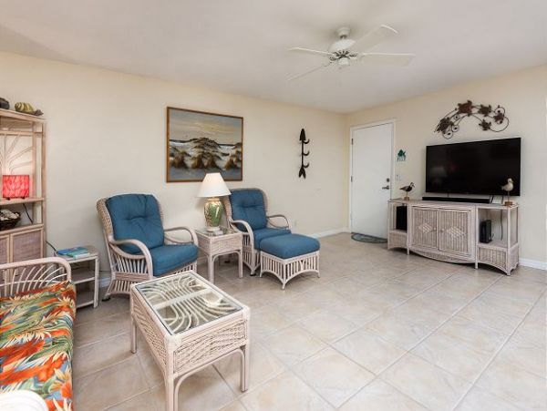 Sanibel Value Condo Stroll to the Beach Two Bedrooms