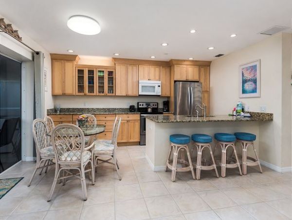 Sanibel Value Condo Stroll to the Beach Two Bedrooms