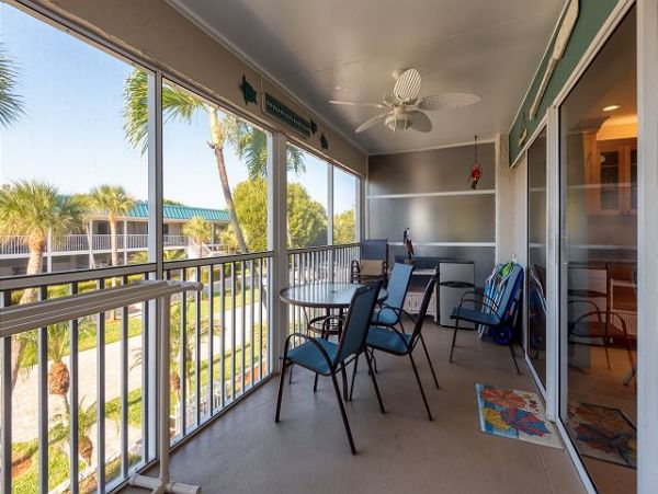 Sanibel Value Condo Stroll to the Beach Two Bedrooms