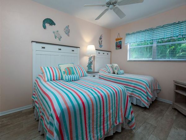 Sanibel Value Condo Stroll to the Beach Two Bedrooms