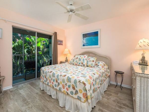 Sanibel Value Condo Stroll to the Beach Two Bedrooms