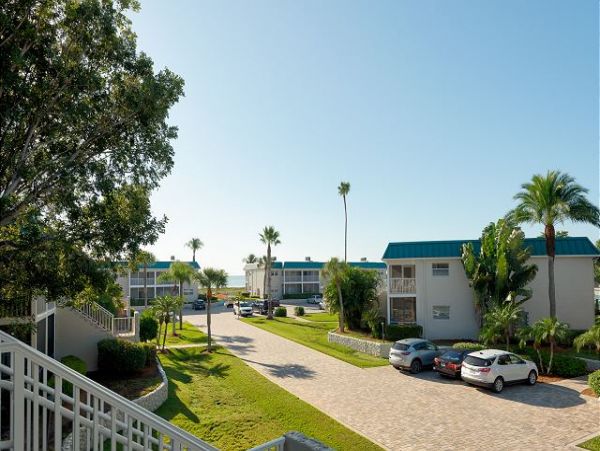 Sanibel Value Condo Stroll to the Beach Two Bedrooms