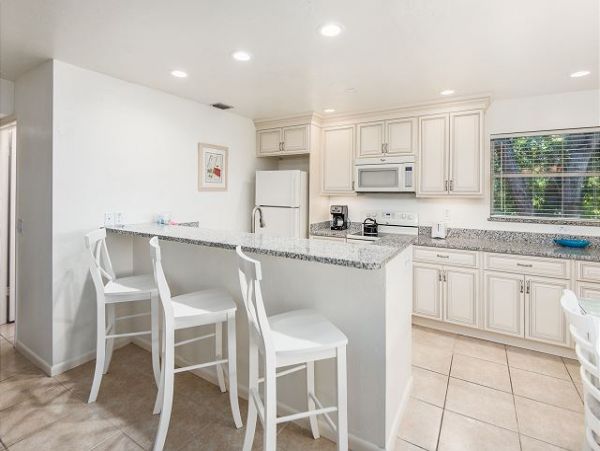 Updated Sanibel 2 Bedroom Beach Condo Sleeps 6 Guests