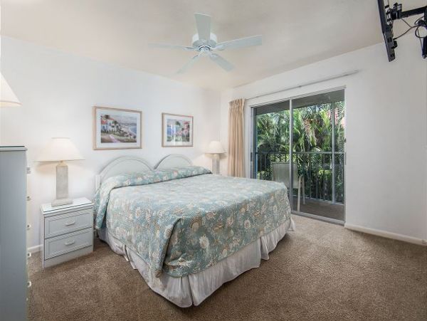 Updated Sanibel 2 Bedroom Beach Condo Sleeps 6 Guests