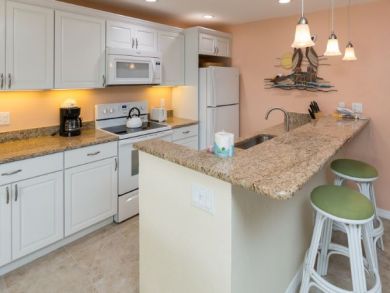 Sanibel Two Bedroom Condo Partial Gulf Views Sleeps 6