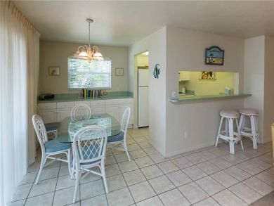 Kitchen Bar & Dining Area