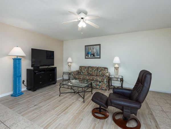 Sanibel Island Vacation Condo Stroll To Beaches Sleeps Six