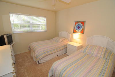 Twin Beds in Guest Bedroom Twin Beds in Guest Bedroom