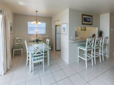 Kitchen Bar & Dining Area Kitchen Bar & Dining Area