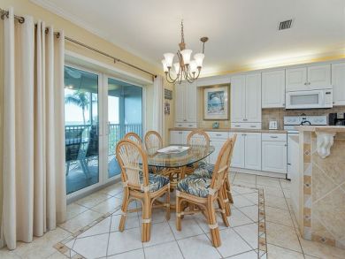 On Beach Sanibel Vacation Condo Sleeps 6 Guests