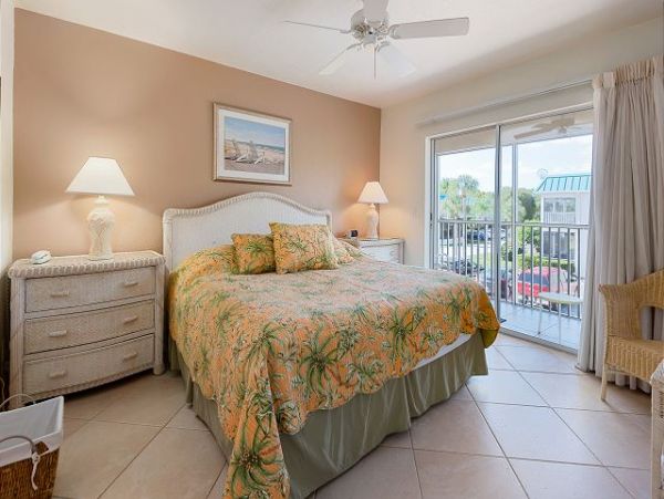 Lovely Beach Condo Views of Gulf & Pool