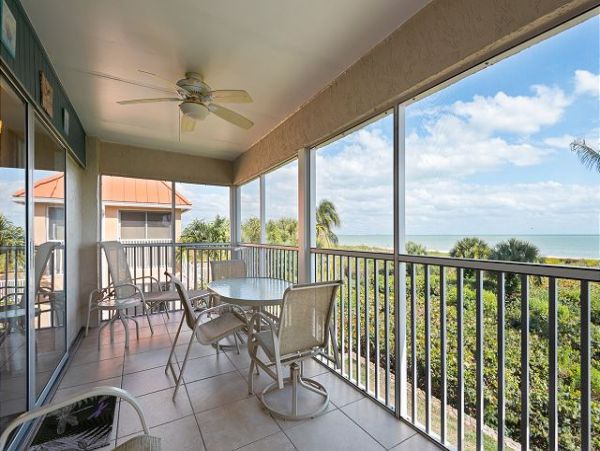 Lovely Beach Condo Views of Gulf & Pool