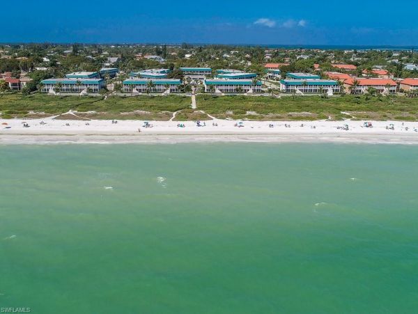 Lovely Beach Condo Views of Gulf & Pool