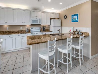 Corner 2 Bedroom Upgraded Condo with Stunning Views