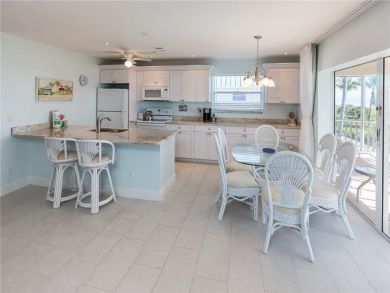 Kitchen Bar & Dining Area