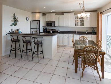 Kitchen Bar & Dining Area