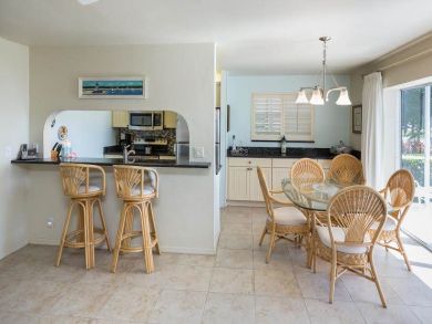 Kitchen Bar & Dining Area