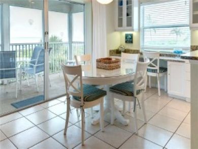 Great Value 2 Bedroom Sanibel Condo on Beach with Gulf Views