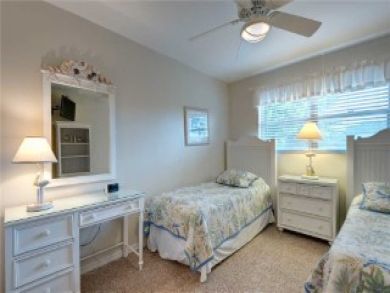 Great Value 2 Bedroom Sanibel Condo on Beach with Gulf Views