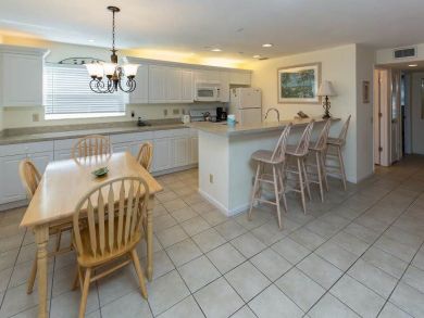 Kitchen & Dining Area