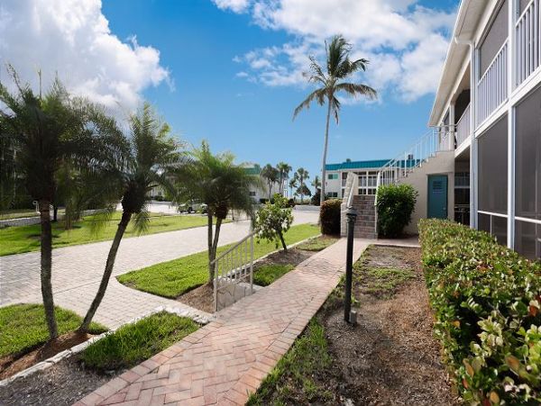 Lovely Sanibel Vacation Retreat