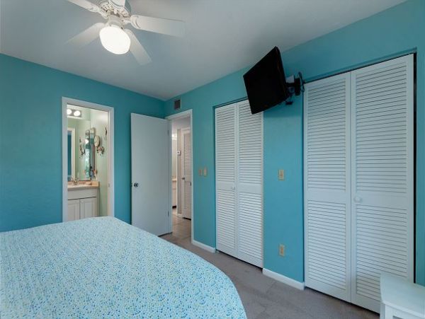 Lovely Sanibel Vacation Retreat