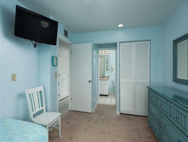 Lovely Sanibel Vacation Retreat