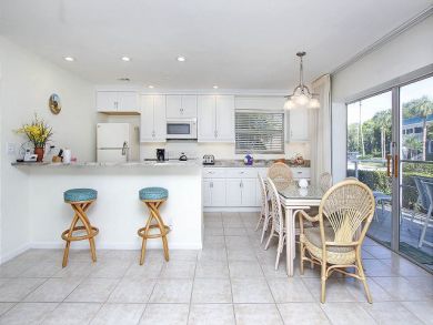 Value Sanibel Vacation Condo Two Bedrooms Sleeps 6 on Beach
