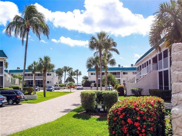 Value Two Bedroom Beach. Condo in Sanibel