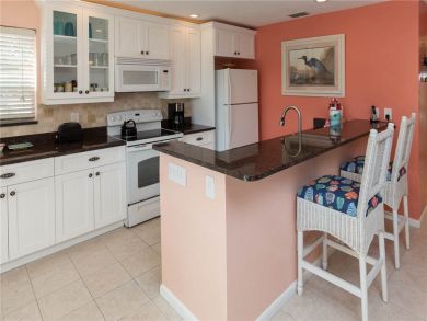 Fitted Kitchen with Breakfast Bar