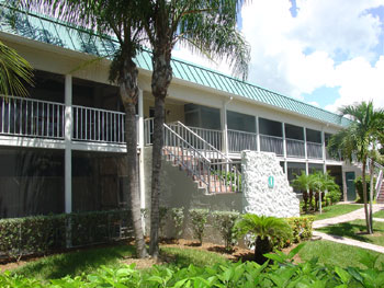 Cozy Sanibel, Florida Condo With Pool View