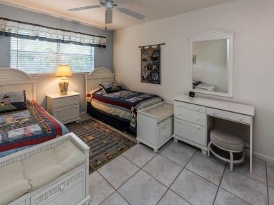 Twin Beds in Guest Bedroom