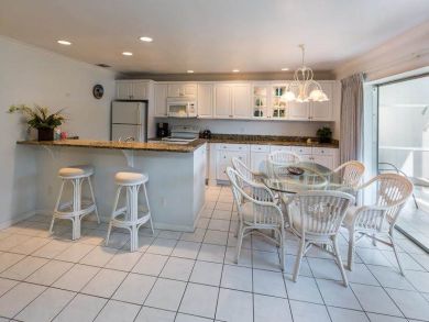Kitchen & Dining Area