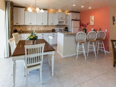 Kitchen Bar & Dining Area