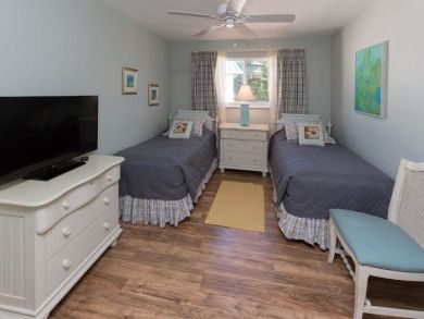 Guest Bedroom with Twin Beds