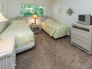 Twin Beds in Guest Bedroom Twin Beds in Guest Bedroom