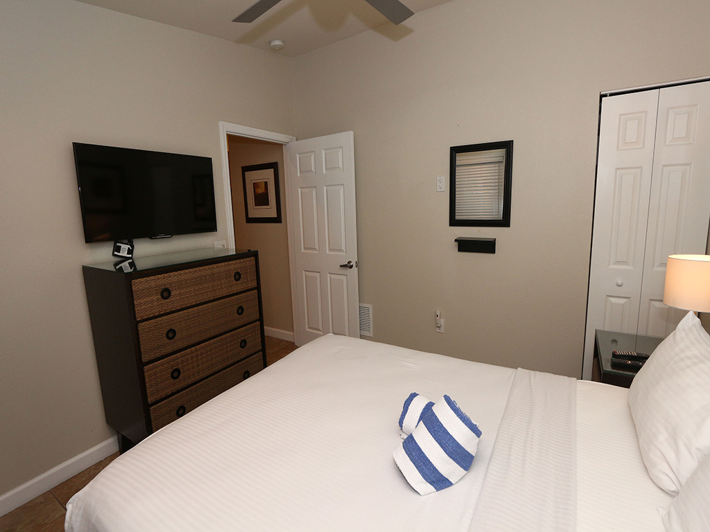 Value Rental on Anna Maria One Bedroom Sleeps 4 - Pool