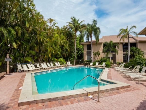 Beachfront Sanibel Rental 100 Yards to Sand