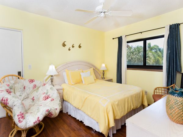 Beachfront Sanibel Rental 100 Yards to Sand