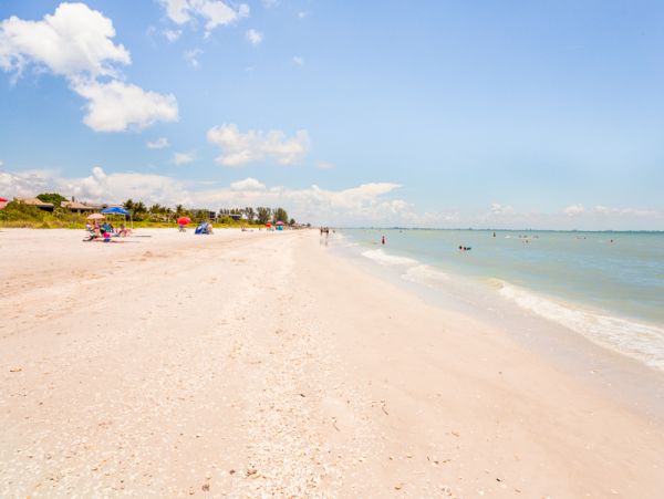 Beachfront Sanibel Rental 100 Yards to Sand