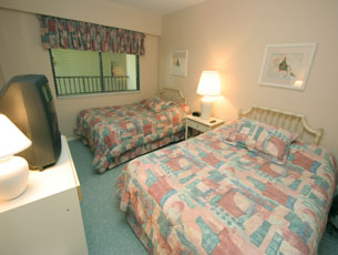 Guest bedroom with 2 full beds