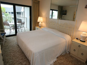 Master bedroom with TV & pirvate balcony