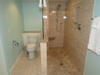  Guest bathroom with shower