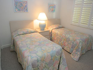 Bedroom with twin bed
