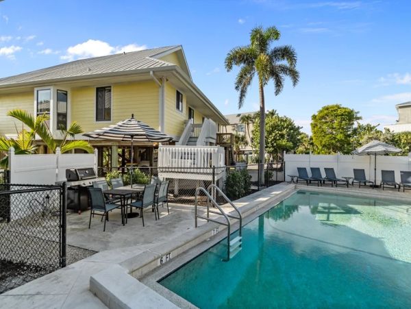 Sanibel Vacation Townhouse on Beach, 3 Bedrooms.