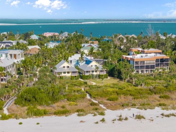 Sanibel Vacation Townhouse on Beach, 3 Bedrooms.